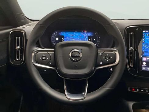 Used 2025 Volvo XC40 B5 Plus AWD/4WD image 12