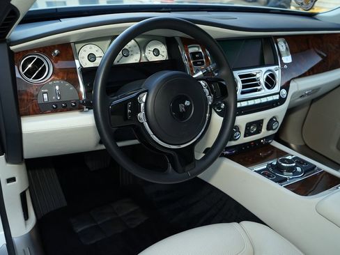 Used 2016 Rolls-Royce Ghost image 8