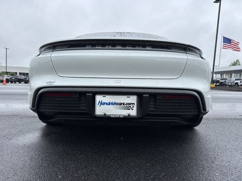 Used 2022 Porsche Taycan RWD image 9