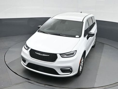 New 2026 Chrysler Pacifica Select FWD image 36