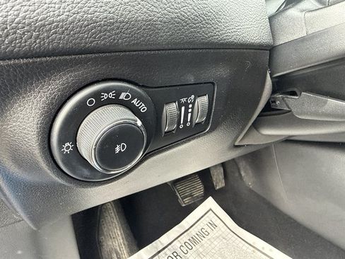 Used 2021 Jeep Compass Latitude FWD image 9