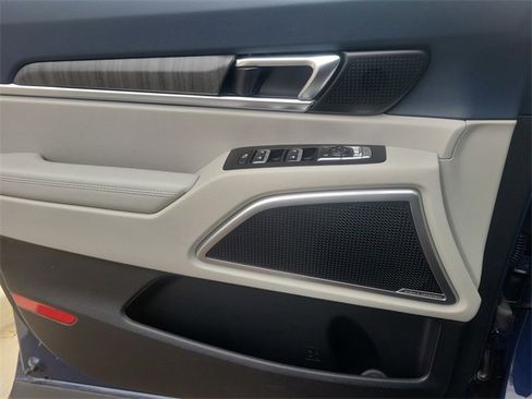 Certified 2025 Kia Telluride EX w/ EX Captain's Chair Package image 22