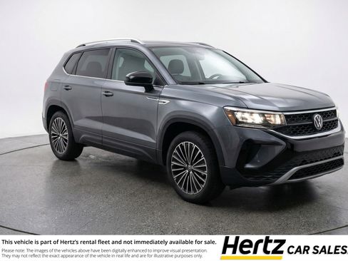 Used 2025 Volkswagen Taos SE image 1