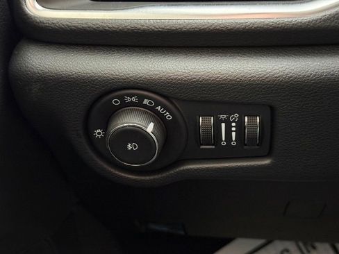 Used 2024 Chrysler Pacifica Limited w/ S Appearance Package image 26