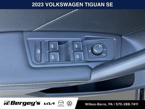 Certified 2023 Volkswagen Tiguan SE w/ Panoramic Sunroof Package AWD/4WD image 6