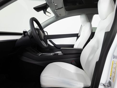 Used 2021 Tesla Model Y Long Range AWD/4WD image 14
