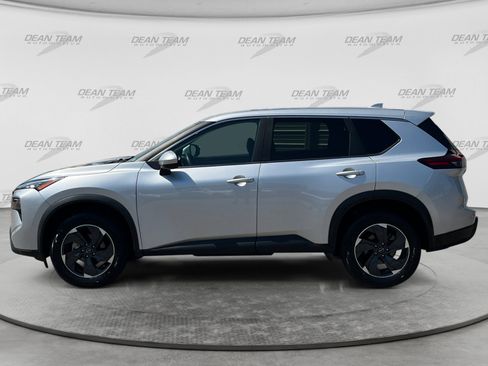 Used 2024 Nissan Rogue SV AWD/4WD image 4