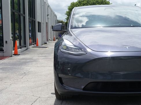 Used 2023 Tesla Model Y Long Range AWD/4WD image 13