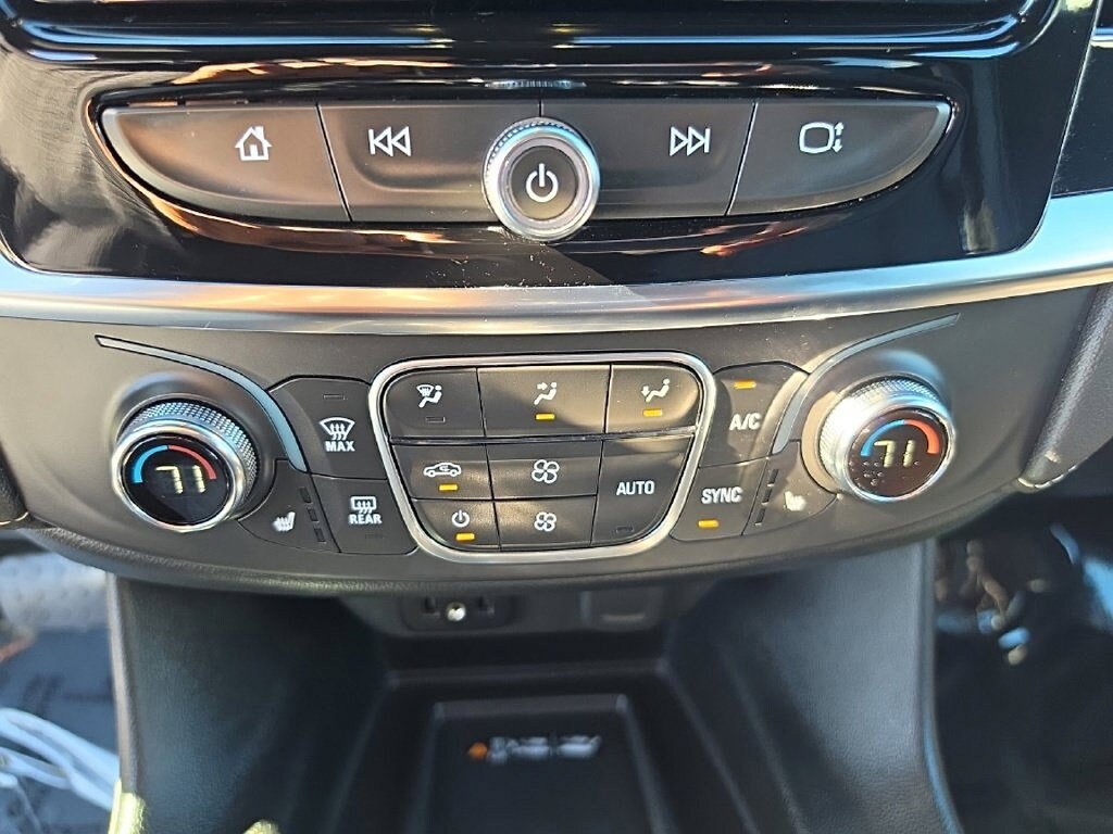 Used 2023 Chevrolet Traverse LT AWD/4WD image 5