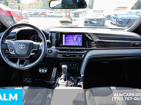 Used 2025 Toyota Camry SE image 28