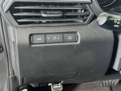 Used 2024 Nissan Altima 2.5 SR FWD image 16