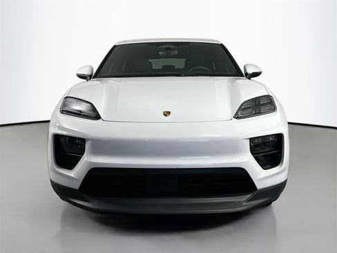Certified 2025 Porsche Macan Electric image 10