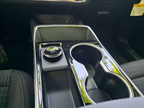 New 2026 Chevrolet Equinox LT w/ Safety and Technology Package FWD image 23