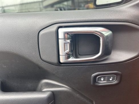 Used 2025 Jeep Wrangler Sport image 13