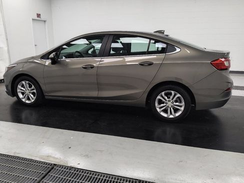 Used 2019 Chevrolet Cruze LT w/ Convenience Package FWD image 3