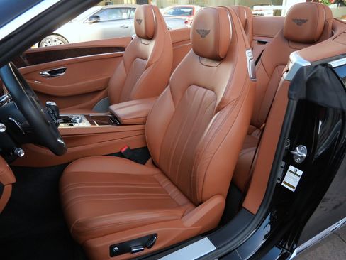 Used 2020 Bentley Continental GT image 16