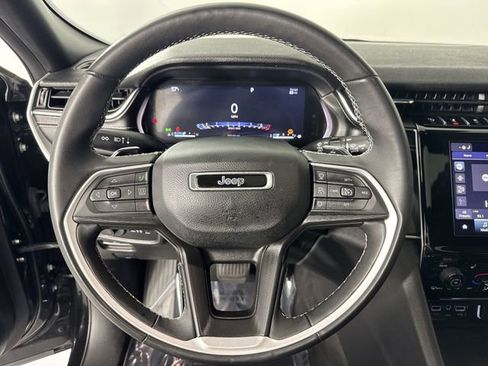 Used 2023 Jeep Grand Cherokee L Altitude image 11