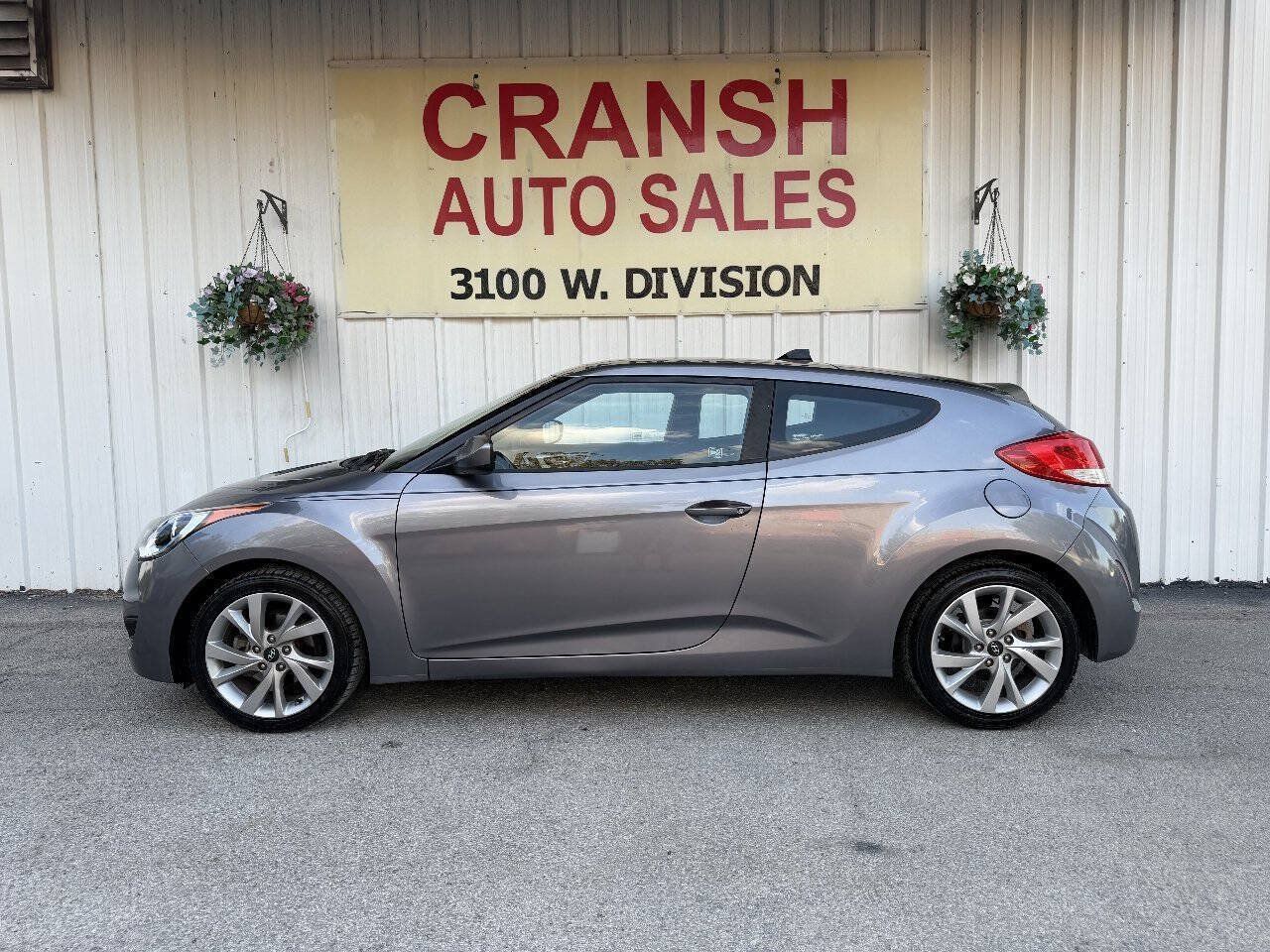 Used 2016 Hyundai Veloster FWD image 6