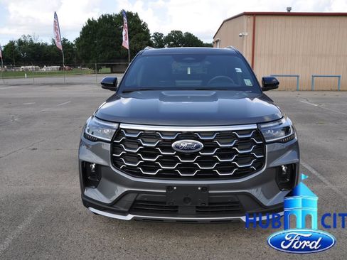 Used 2025 Ford Explorer Platinum RWD image 8