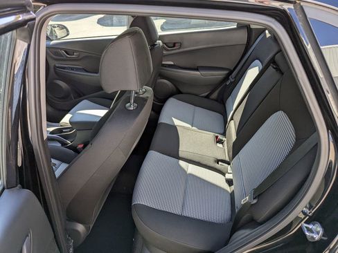 Used 2023 Hyundai Kona SE image 7