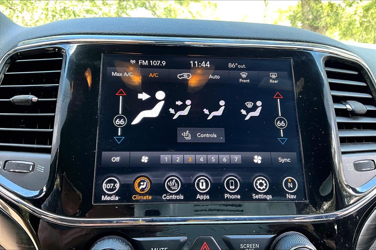 Used 2021 Jeep Grand Cherokee Laredo X RWD image 23