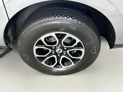 Used 2024 Ford Expedition Max XLT image 11