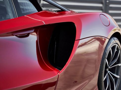 Used 2023 McLaren Artura image 9