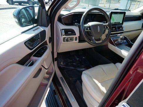 Used 2021 Lincoln Navigator Reserve image 9