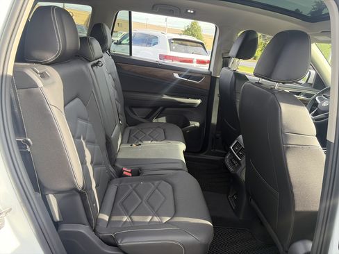 Used 2026 Volkswagen Atlas SE w/ Panoramic Sunroof Package AWD/4WD image 30