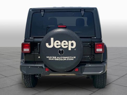 Used 2019 Jeep Wrangler Unlimited Sahara AWD/4WD image 5