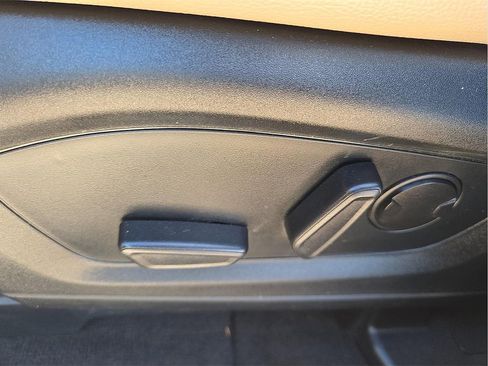 Used 2023 Ford Explorer Limited w/ Limited Technology Package image 17