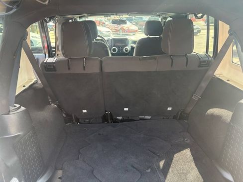 Used 2017 Jeep Wrangler Unlimited Sahara AWD/4WD image 21