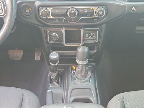 Used 2022 Jeep Gladiator Sport image 18