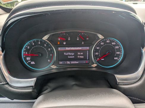 Used 2023 Chevrolet Traverse LT FWD image 15