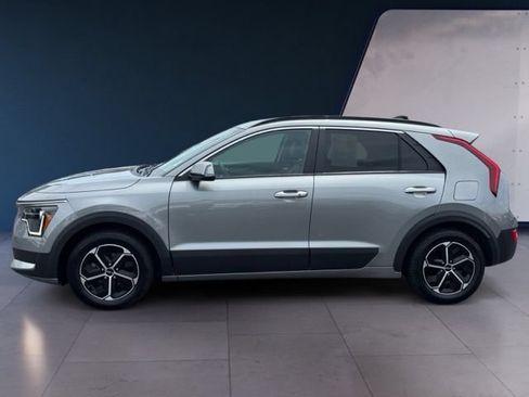 Certified 2023 Kia Niro EX FWD image 2