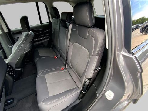 Used 2024 Jeep Grand Cherokee Laredo X AWD/4WD image 18