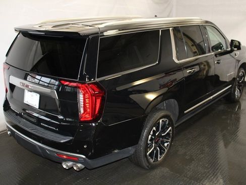 Used 2022 GMC Yukon XL Denali w/ Denali Premium Package image 5