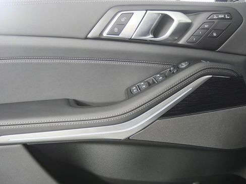 Used 2026 BMW X7 xDrive40i w/ M Sport Package image 9