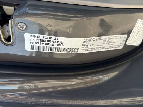 Used 2023 Chrysler Pacifica Touring-L FWD image 30