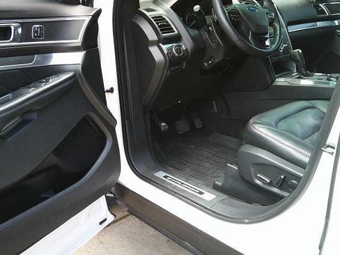 Used 2017 Ford Explorer Sport w/ Equipment Group 401A AWD/4WD image 3