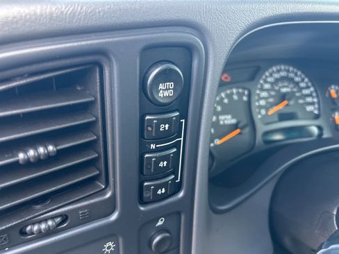 Used 2005 Chevrolet Avalanche Z71 w/ Sun And Sound Package image 43