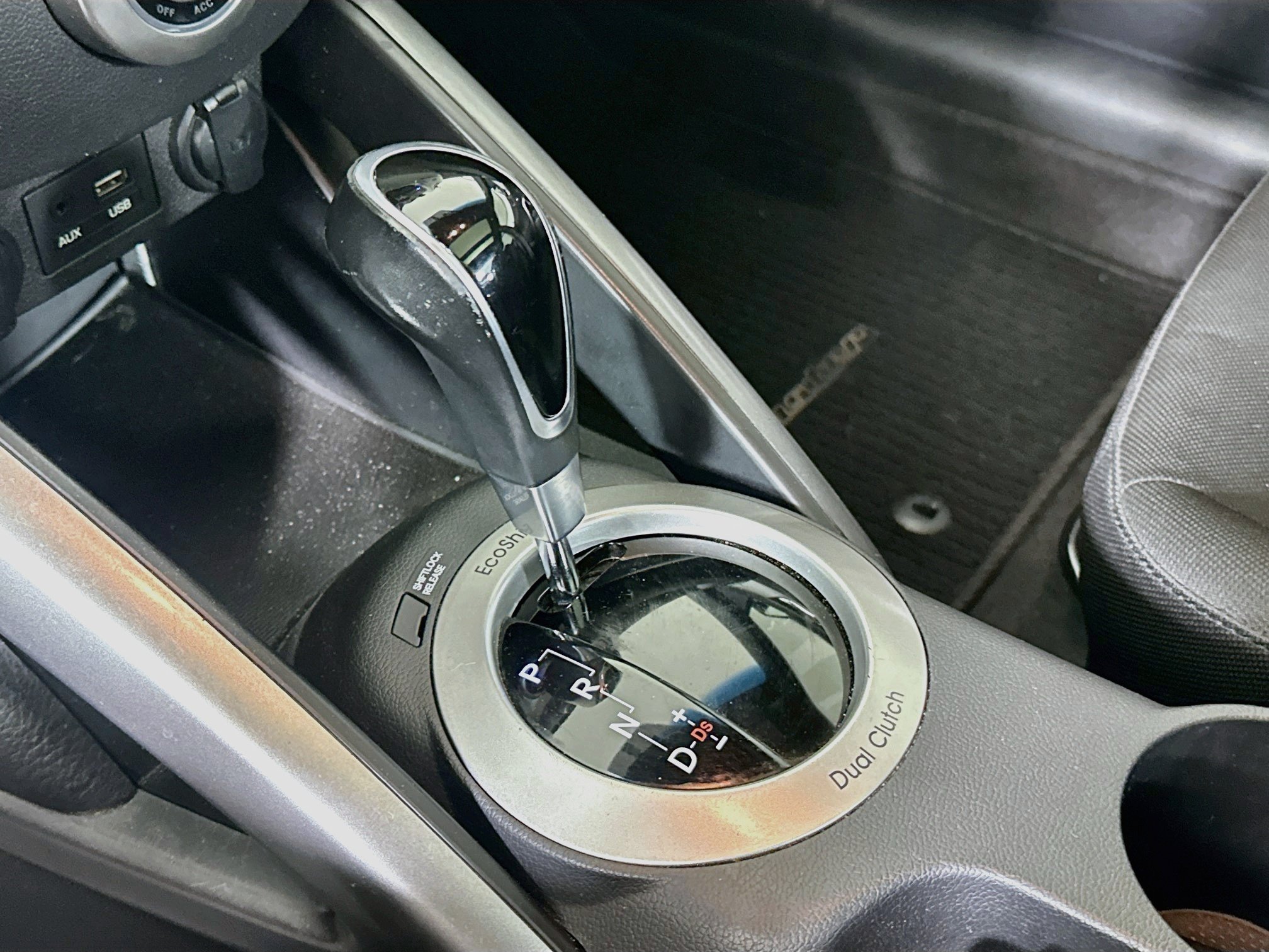 Used 2017 Hyundai Veloster Value Edition FWD image 24