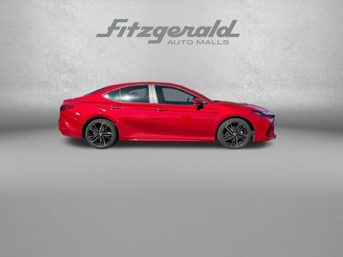 Used 2025 Toyota Camry XSE FWD image 9