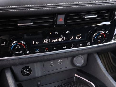 Certified 2024 Nissan Rogue SL w/ SL Premium Package image 19