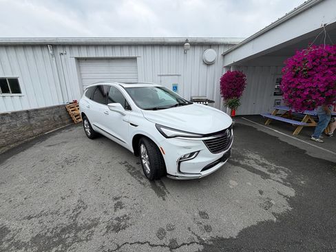 Used 2023 Buick Enclave Essence w/ Experience Buick Package AWD/4WD image 7