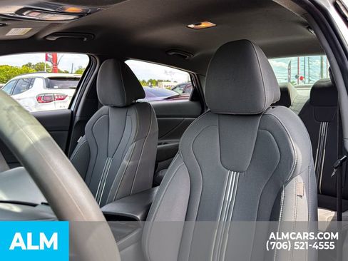 Used 2023 Hyundai Elantra SEL image 6