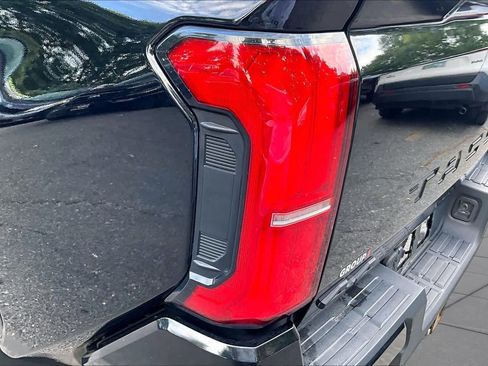Certified 2024 Toyota Tacoma SR5 AWD/4WD image 26