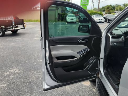 Used 2018 Chevrolet Suburban LT RWD image 10