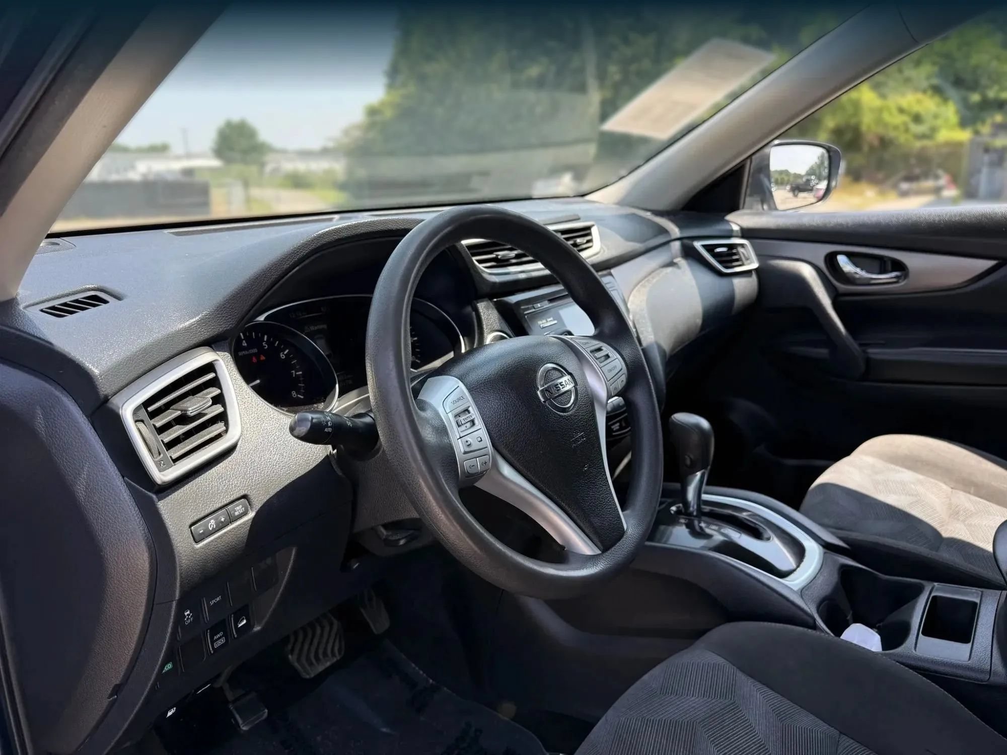 Used 2015 Nissan Rogue SV AWD/4WD image 17