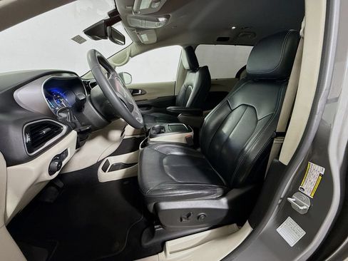 Used 2022 Chrysler Pacifica Touring-L FWD image 20